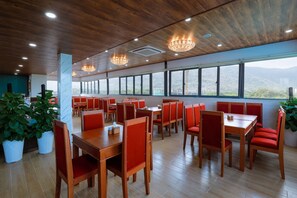 Free daily buffet breakfast - Maya Hotel 4 (Ho Chi Minh City)