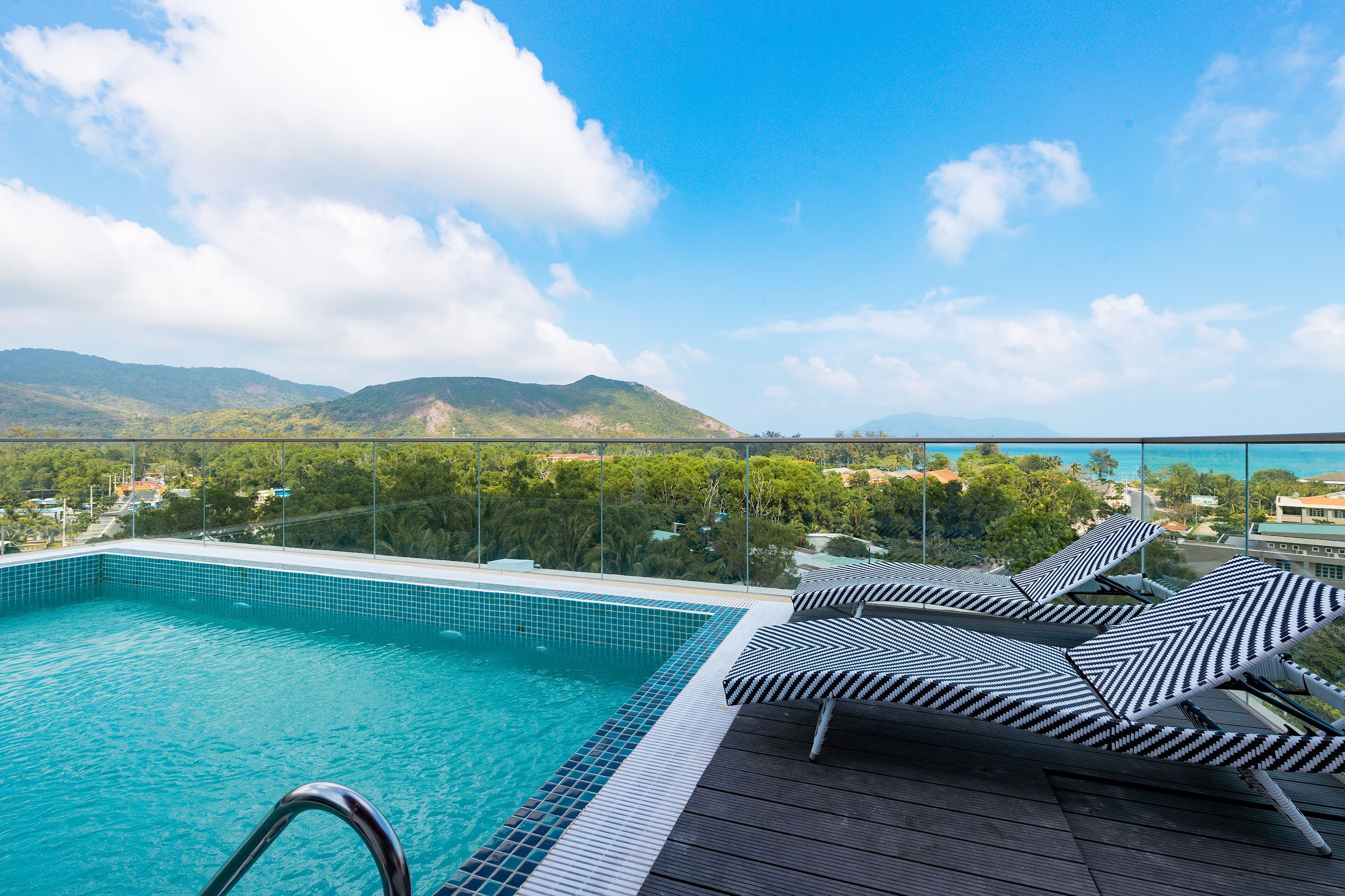 Outdoor pool, pool umbrellas