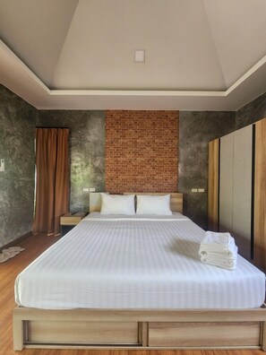 Habitación superior, 1 habitación, vista a la laguna | Caja de seguridad en la habitación, escritorio y wifi gratis 