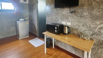 高级房, 1 间卧室, 环礁湖景观 | 客房内保险箱、办公桌、免费 WiFi