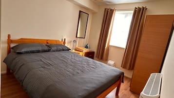 1 slaapkamer, een strijkplank/strijkijzer, wifi, beddengoed