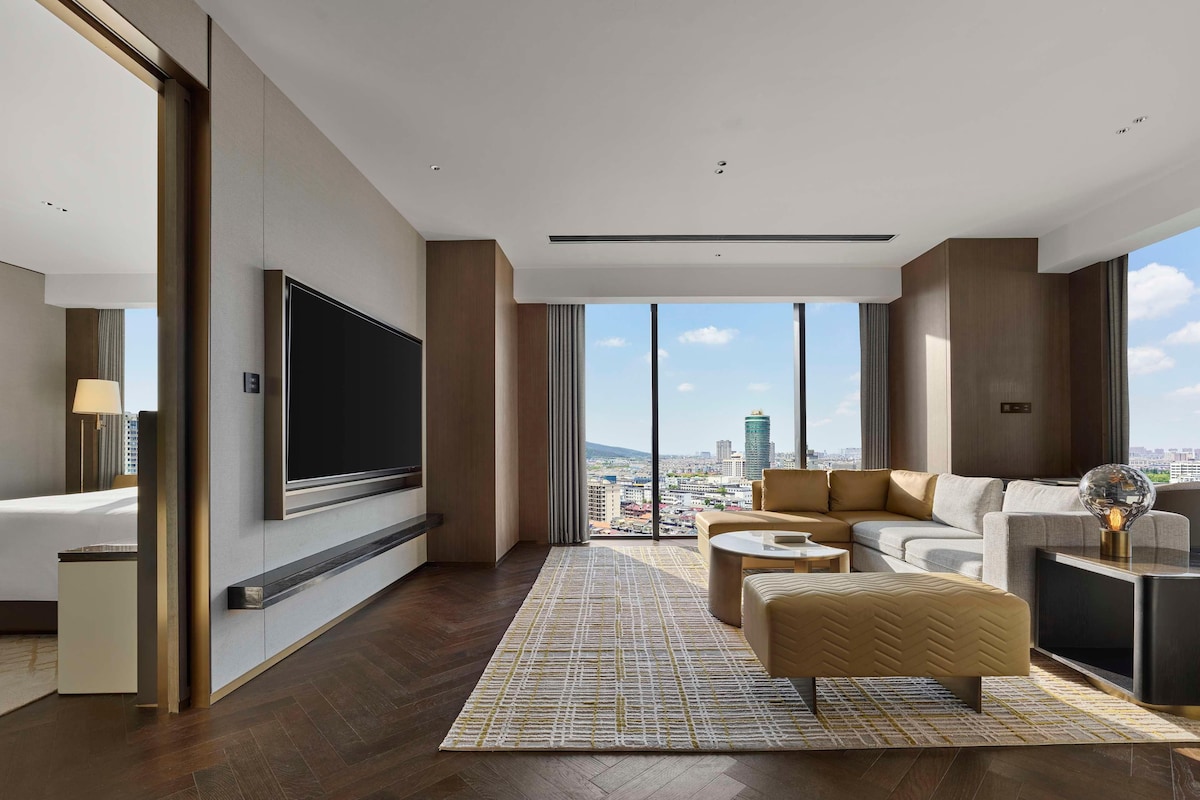 King Premium One Bedroom Suite