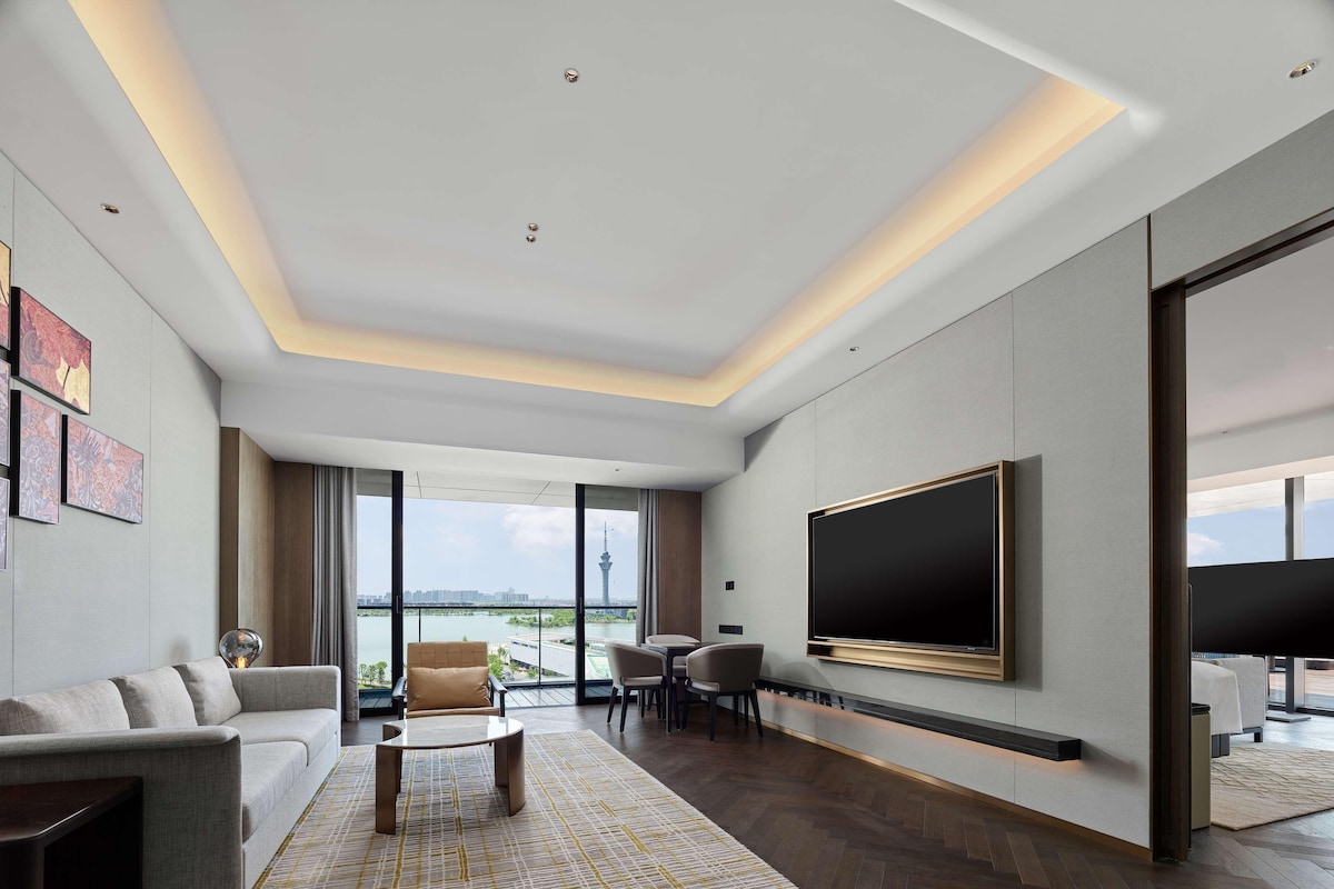 King One Bedroom Suite