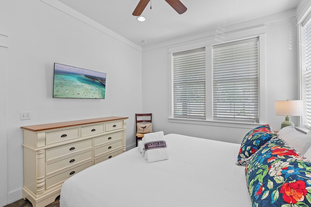Photo 8 of Take It Easy - Pet-Friendly Destin Vacation Home, Golf Cart, Heated Pool!