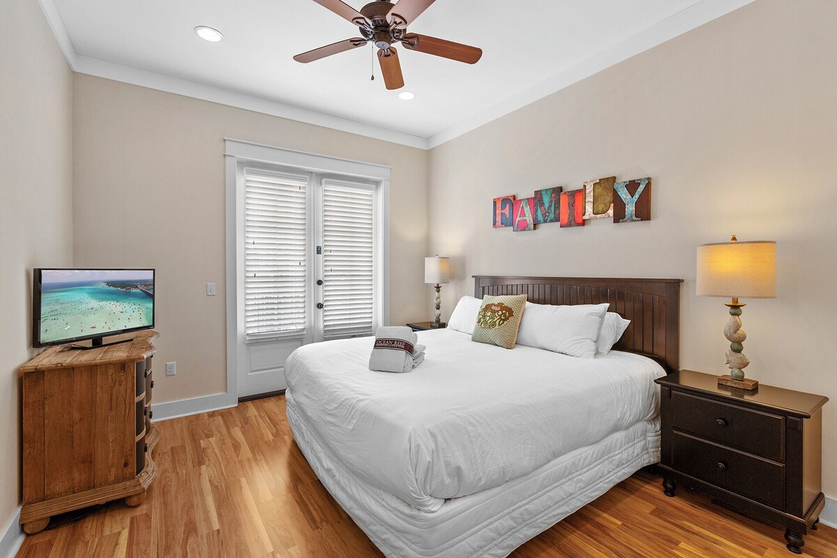 Photo 18 of Take It Easy - Pet-Friendly Destin Vacation Home, Golf Cart, Heated Pool!