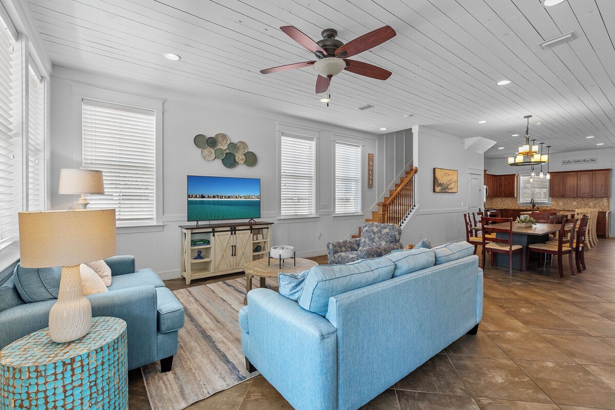 Photo 5 of Take It Easy - Pet-Friendly Destin Vacation Home, Golf Cart, Heated Pool!