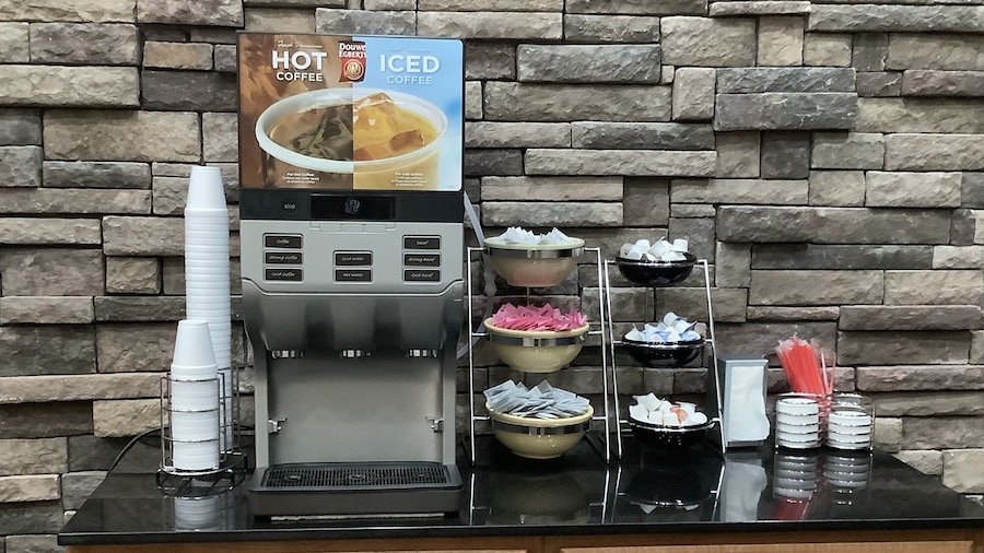 HomeTowne Studios by Red Roof Amarillo West