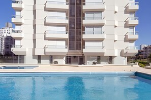 Apartment | Pool | Seasonal outdoor pool - Oceana Suites Torre Marina (Punta del Este)