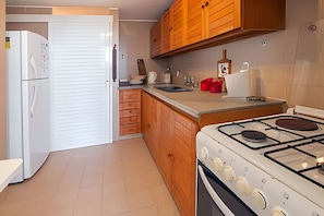 Appartement | Cuisine privée | Réfrigérateur, micro-ondes, four, bouilloire électrique