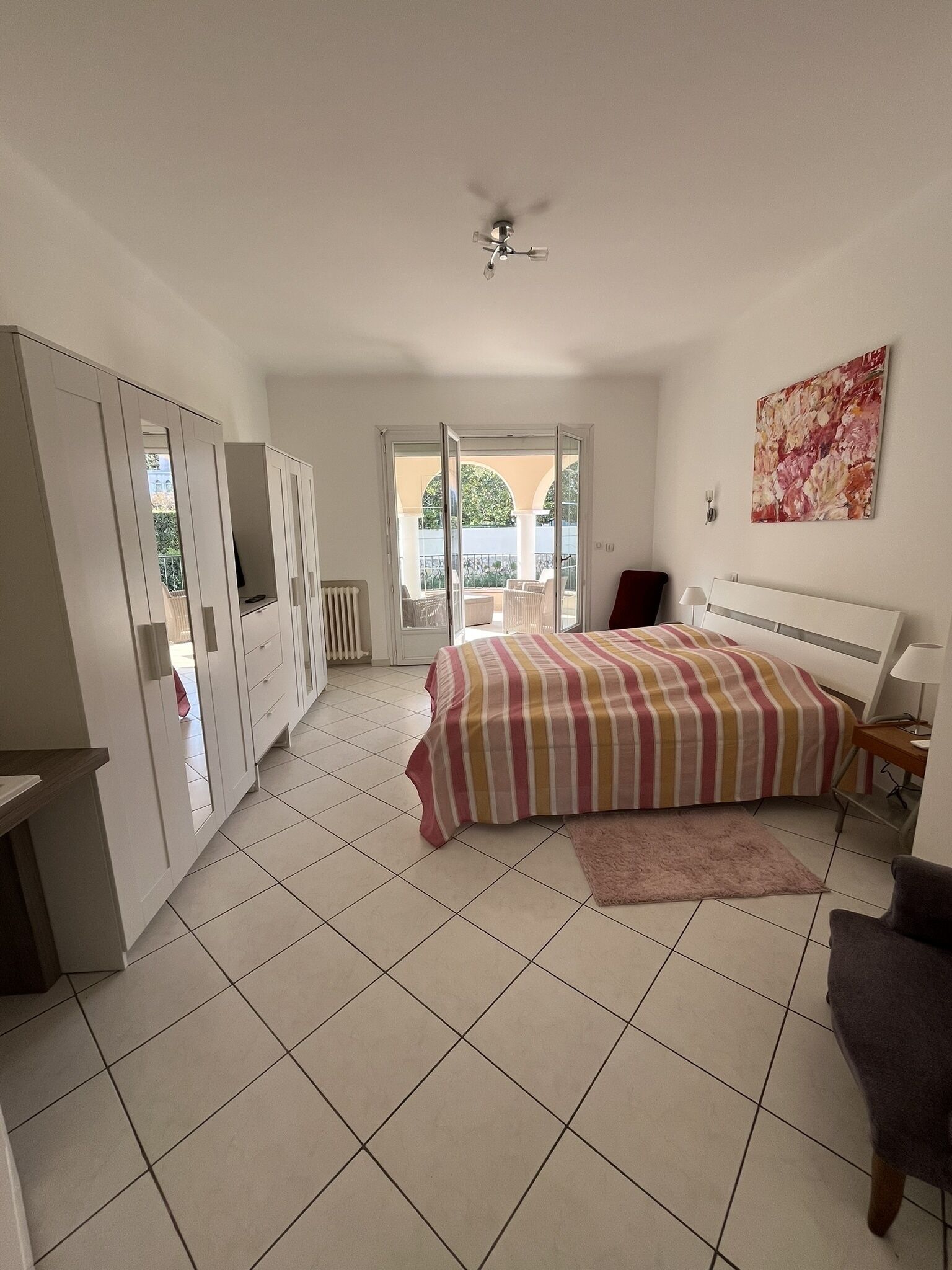 5 bedrooms, desk, iron/ironing board, free WiFi