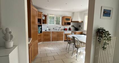 Villa à L'orée de Cap D'antibes. Plage, Vieil Antibes, Juan les Pins Tout à Pied