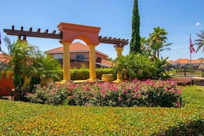 Property grounds - ⭐ 4 Bed | Gated Resort of Solana | Games Room | Pool & Spa | Minutes to Disney⭐ (Davenport)