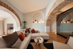 Smart TV, heated floors