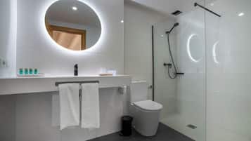 Premium Room | Bathroom | Shower, rainfall showerhead, designer toiletries, hair dryer