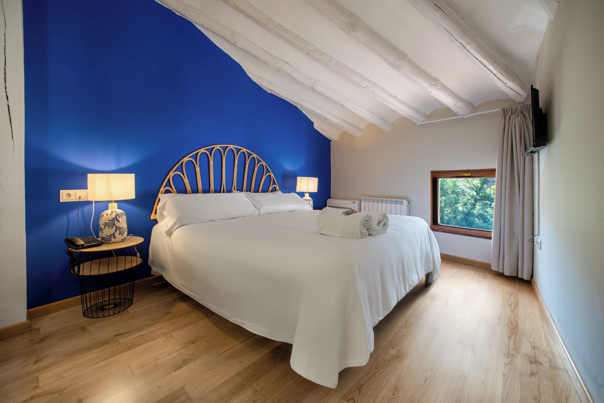 Rom – premium | Sengetøy av topp kvalitet, dundyner, memory foam-senger og minibar