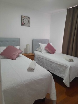 2 bedrooms, iron/ironing board, free WiFi, bed sheets - Departamento 2 Dorm. 2 Baños, Excelente Ubicación, a Pasos del Palacio La Moneda (Santiago)
