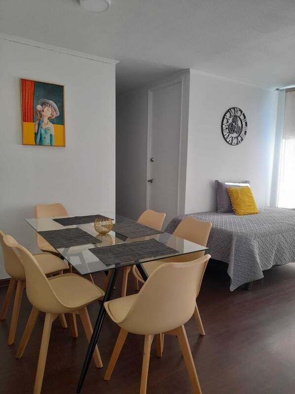 Dining - Departamento 2 Dorm. 2 Baños, Excelente Ubicación, a Pasos del Palacio La Moneda (Santiago)