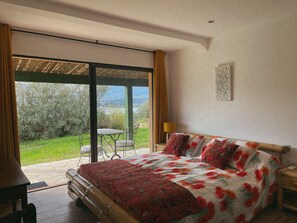 5 Schlafzimmer, Bügeleisen/Bügelbrett, Reisekinderbett, WLAN
