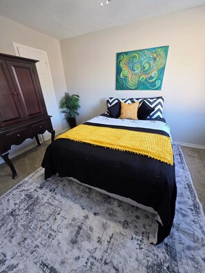 3 chambres, bureau, fer et planche à repasser, accès au Wi-Fi (inclus)