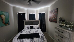3 bedrooms, desk, iron/ironing board, free WiFi