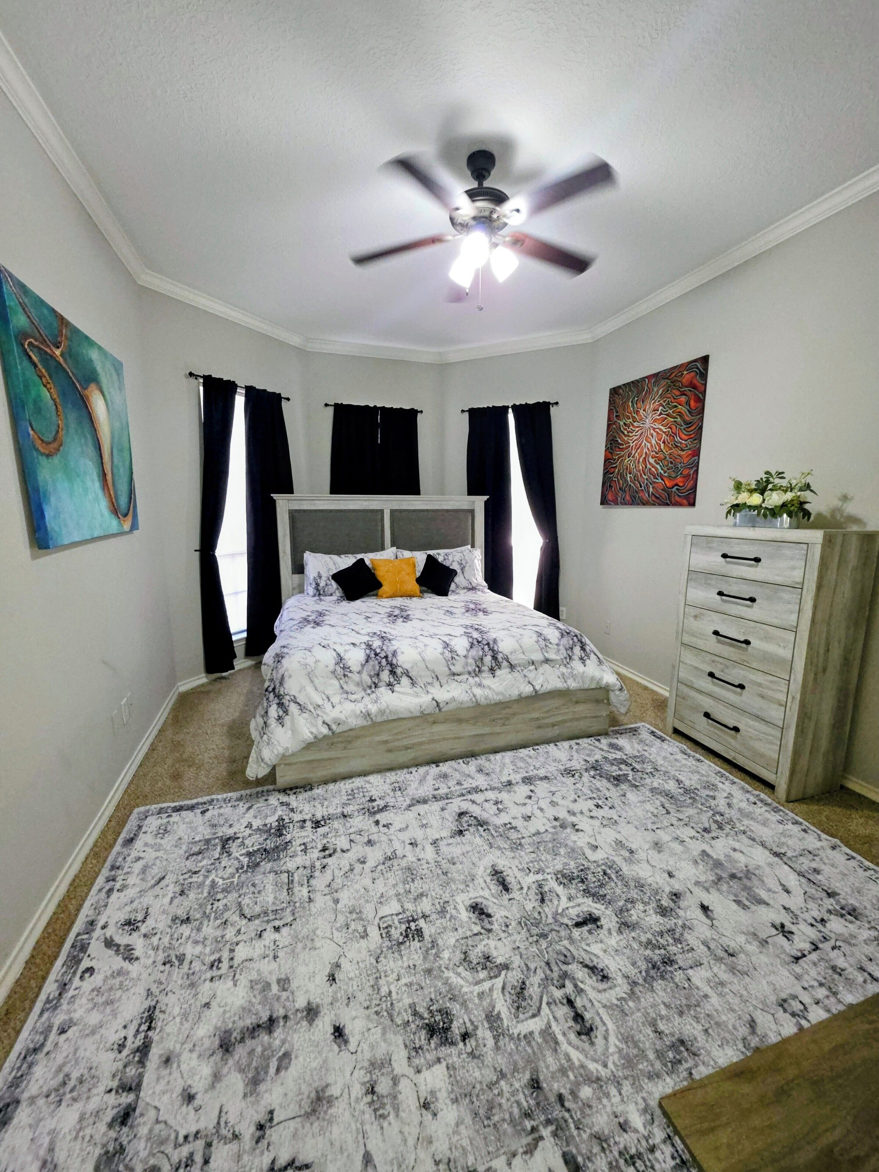 3 slaapkamers, een bureau, een strijkplank/strijkijzer, gratis wifi