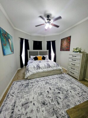 3 Schlafzimmer, Schreibtisch, Bügeleisen/Bügelbrett, kostenloses WLAN