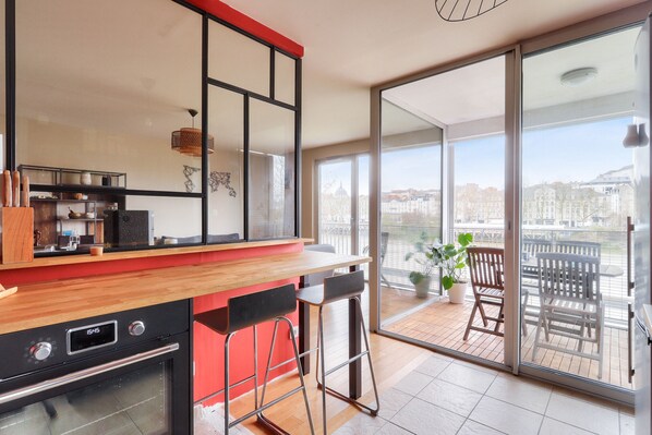 Fridge, microwave, oven, dishwasher
