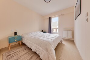 2 bedrooms, iron/ironing board, free WiFi