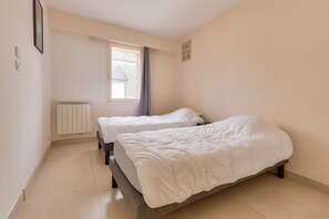 2 habitaciones, tabla de planchar con plancha y wifi gratis 