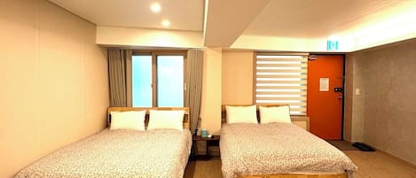 Family Suite, Berbilang Katil, Non Smoking, City View | 1 bilik tidur, tilam berlapik, meja, ruang kerja komputer riba
