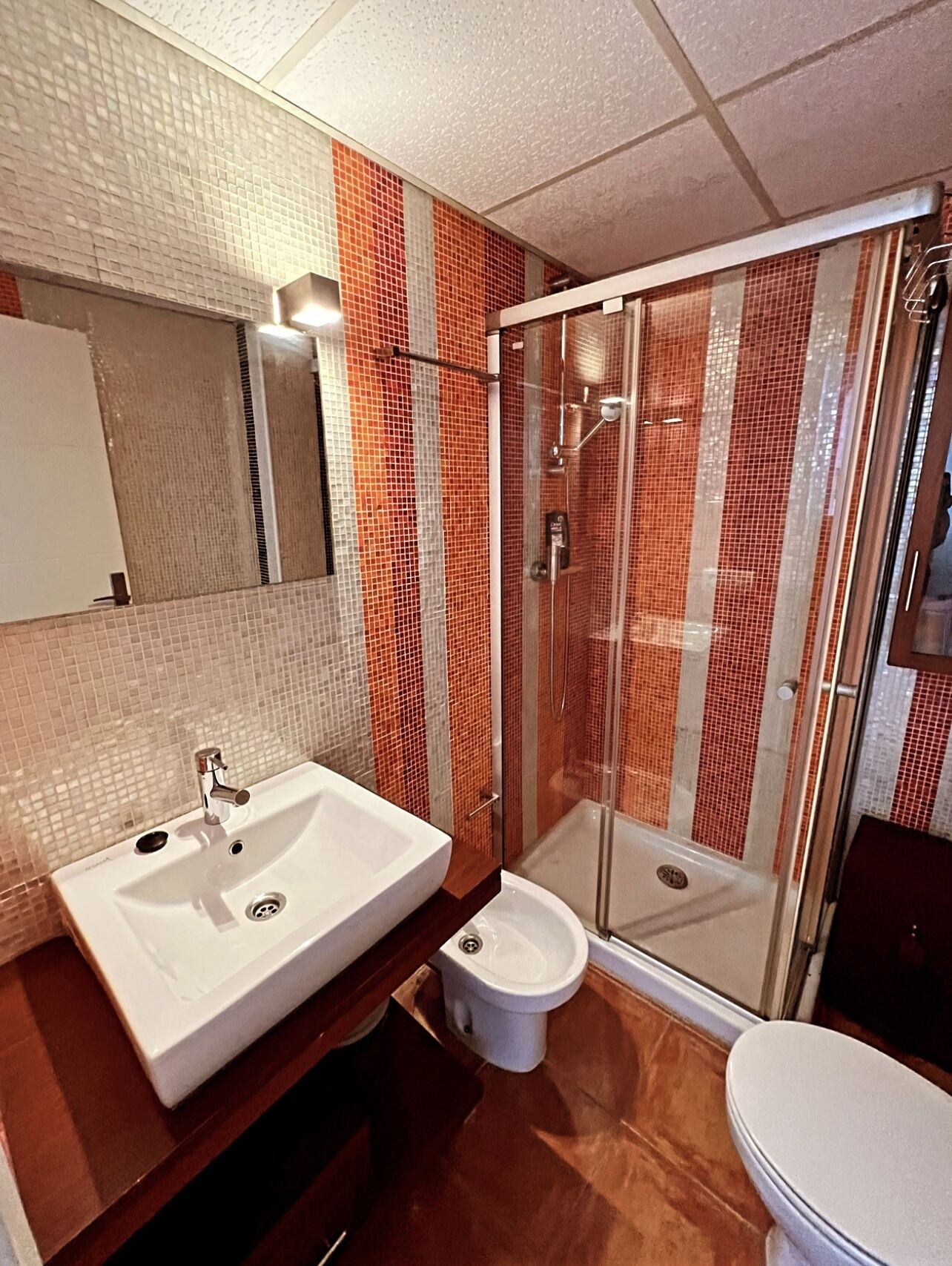 Towels, soap, shampoo, toilet paper