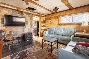 Smart-TV, peis og bøker