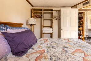 2 Schlafzimmer, Zimmersafe, Schreibtisch, Bügeleisen/Bügelbrett