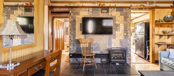 Charming 2-bedroom Cottage,rural Southern Ohio. Porch & yard. Pet & kid friendly