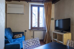 Smart TV - At the foot of the castle / 4PL / Apt. FULL (Verona)