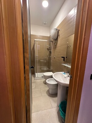 Quadruple Room | Bathroom