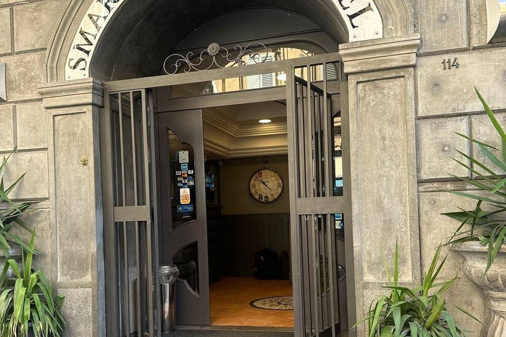 Smart station hotel