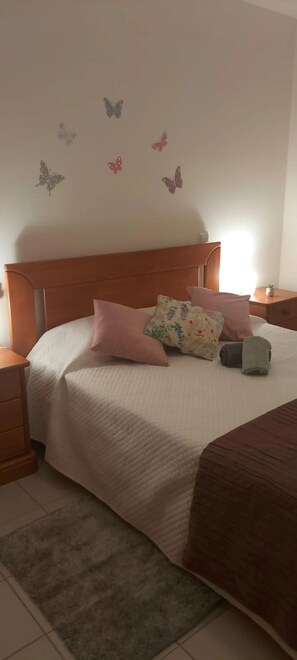 1 habitación, tabla de planchar con plancha, wifi y ropa de cama 