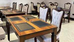 Restaurant - Emerald Suites (Greater Noida)