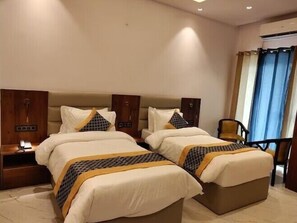 واي فاي مجانًا وملاءات أسرّة