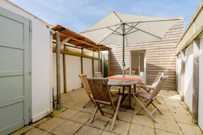 Outdoor dining - La Joséphine - Maison avec terrasse (Saint Gilles Croix de Vie)