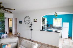 Fridge, microwave, oven, dishwasher - Ch'ti Kaz Bleue - Maison avec vue mer (Petite Île)