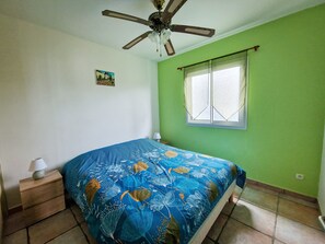 2 slaapkamers, een strijkplank/strijkijzer, gratis wifi, beddengoed