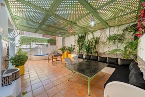 Terrace/patio - Family friendly 2bed, 2bath sunny apartment steps from Jardin Majorelle (Marrakech)