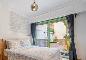 2 bedrooms, desk, iron/ironing board, free WiFi - Family friendly 2bed, 2bath sunny apartment steps from Jardin Majorelle (Marrakech)