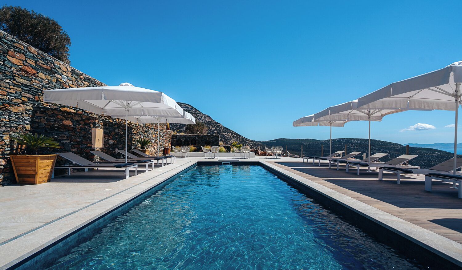 Outdoor pool, pool loungers