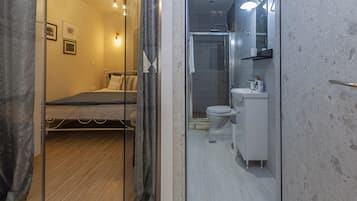 1 bedroom, iron/ironing board, free WiFi