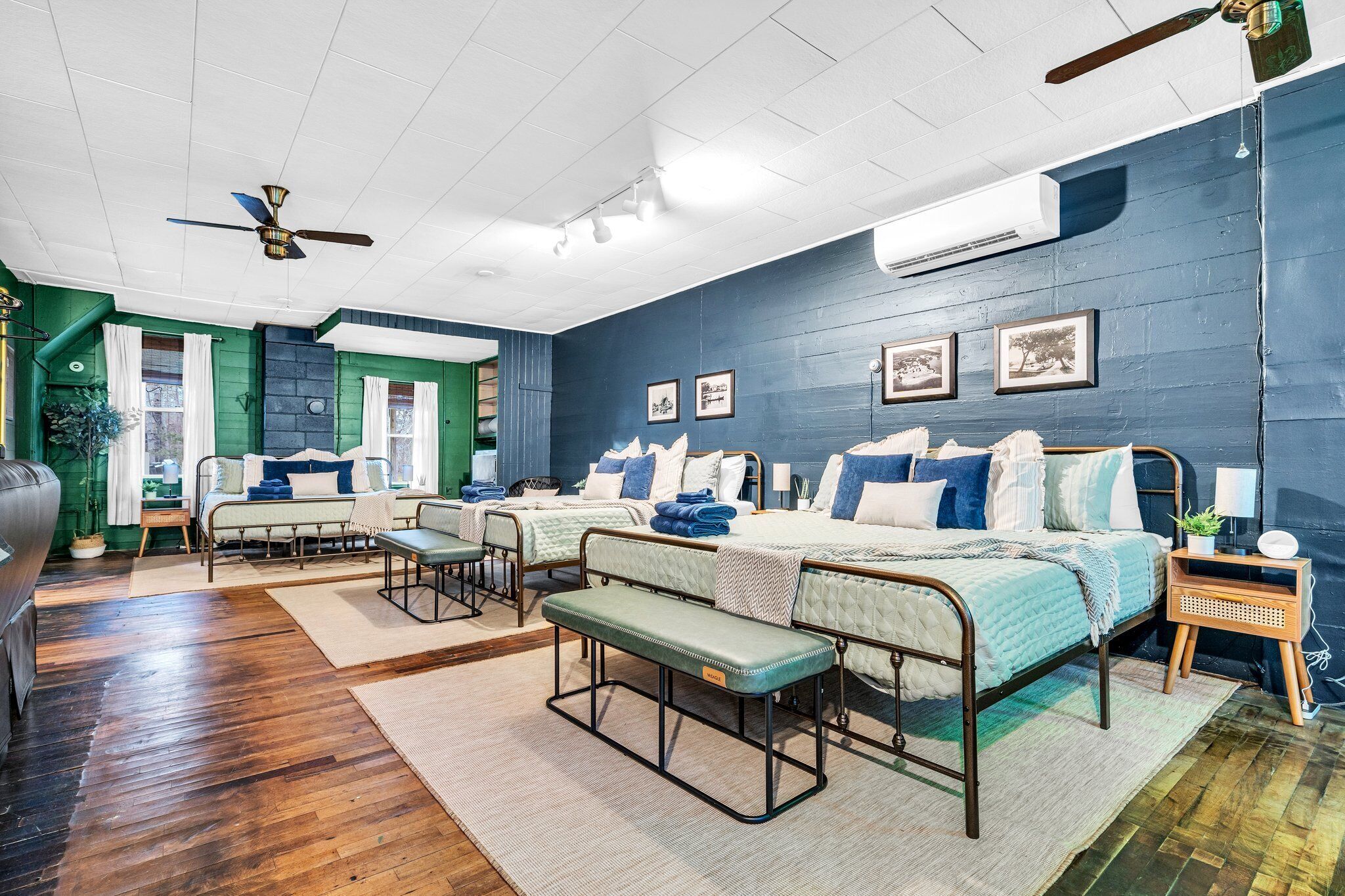 5 camere, una cassaforte in camera, una scrivania, ferro/asse da stiro