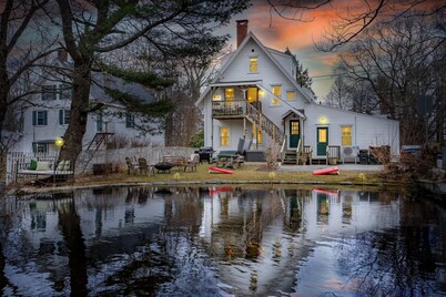 Hot Tub~Theater~Game Room~Historic Home~5 min to Acadia Park~Dogs  welcome