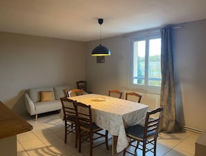 Dining - Domaine de grande capacité en Beaujolais (Belleville-en-Beaujolais)
